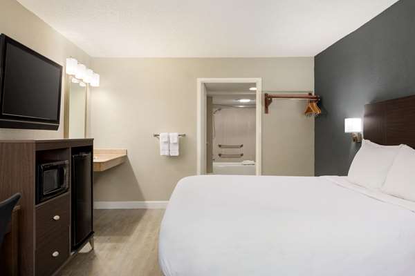  - Baymont Inn & Suites Wilmington