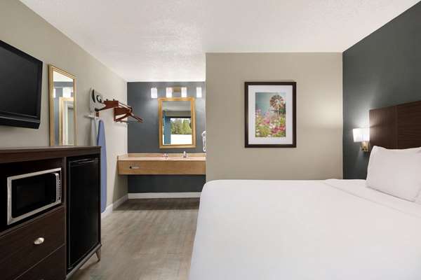  - Baymont Inn & Suites Wilmington