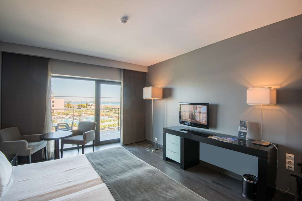 VILA GALE LAGOS-guestroom-Guest Room,On-Site.jpg