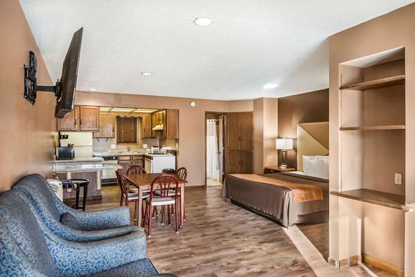 Suite - Econo Lodge Oskaloosa