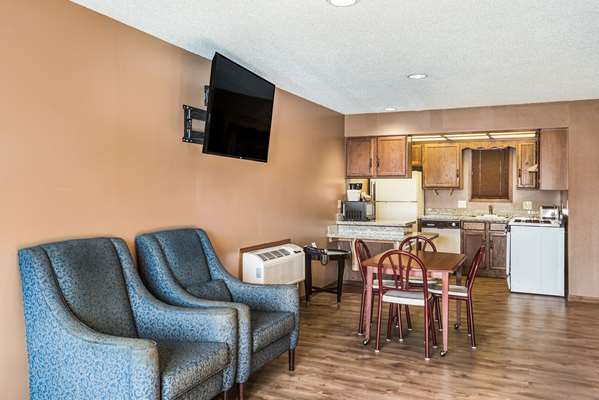 Suite - Econo Lodge Oskaloosa