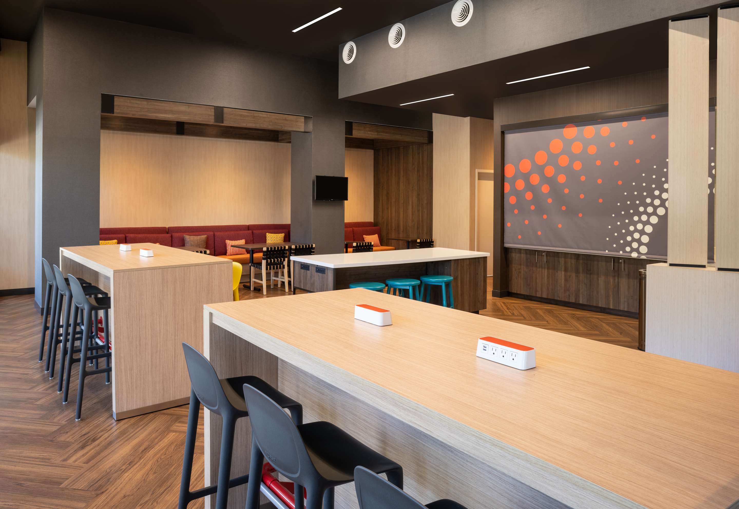 Breakfast Area | Tru by Hilton Fort Lauderdale Downtown