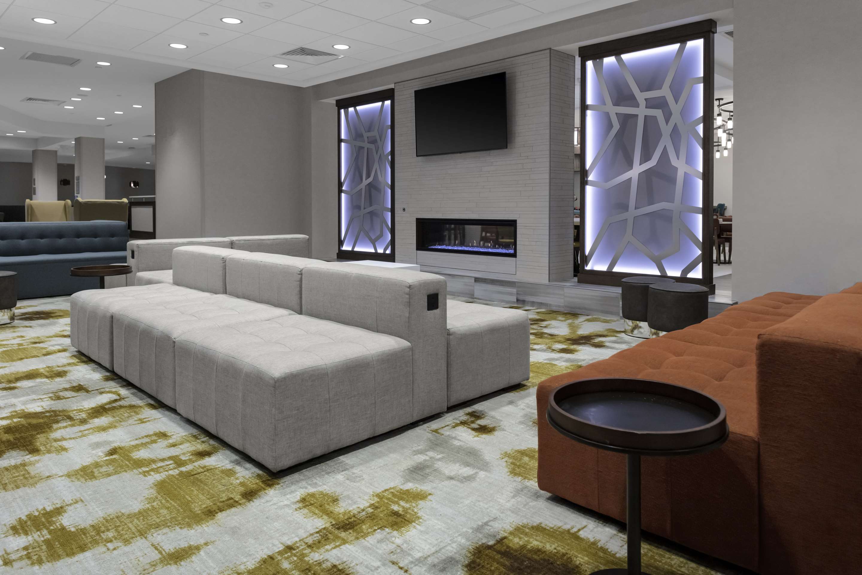 Lobby | Hilton Garden Inn Fort Wayne North