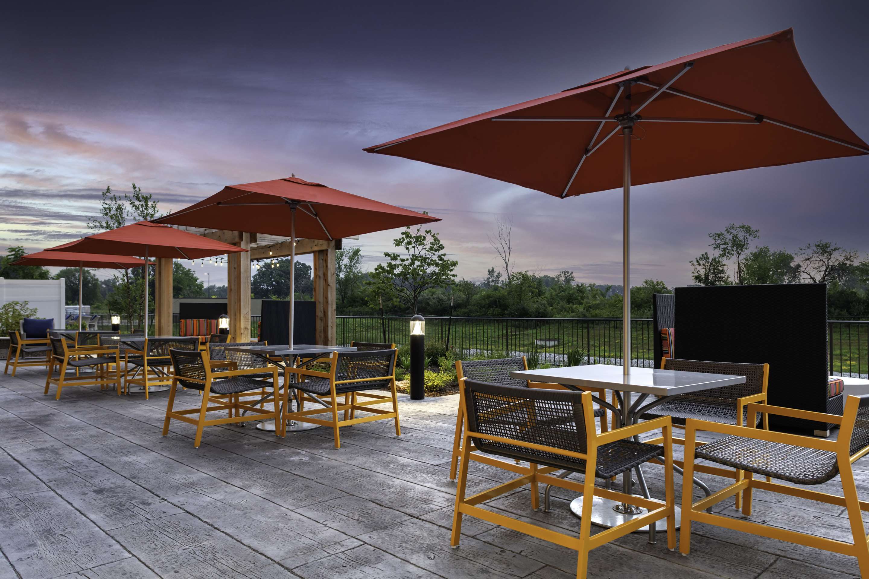 Restaurant | Home2 Suites by Hilton Fort Wayne North