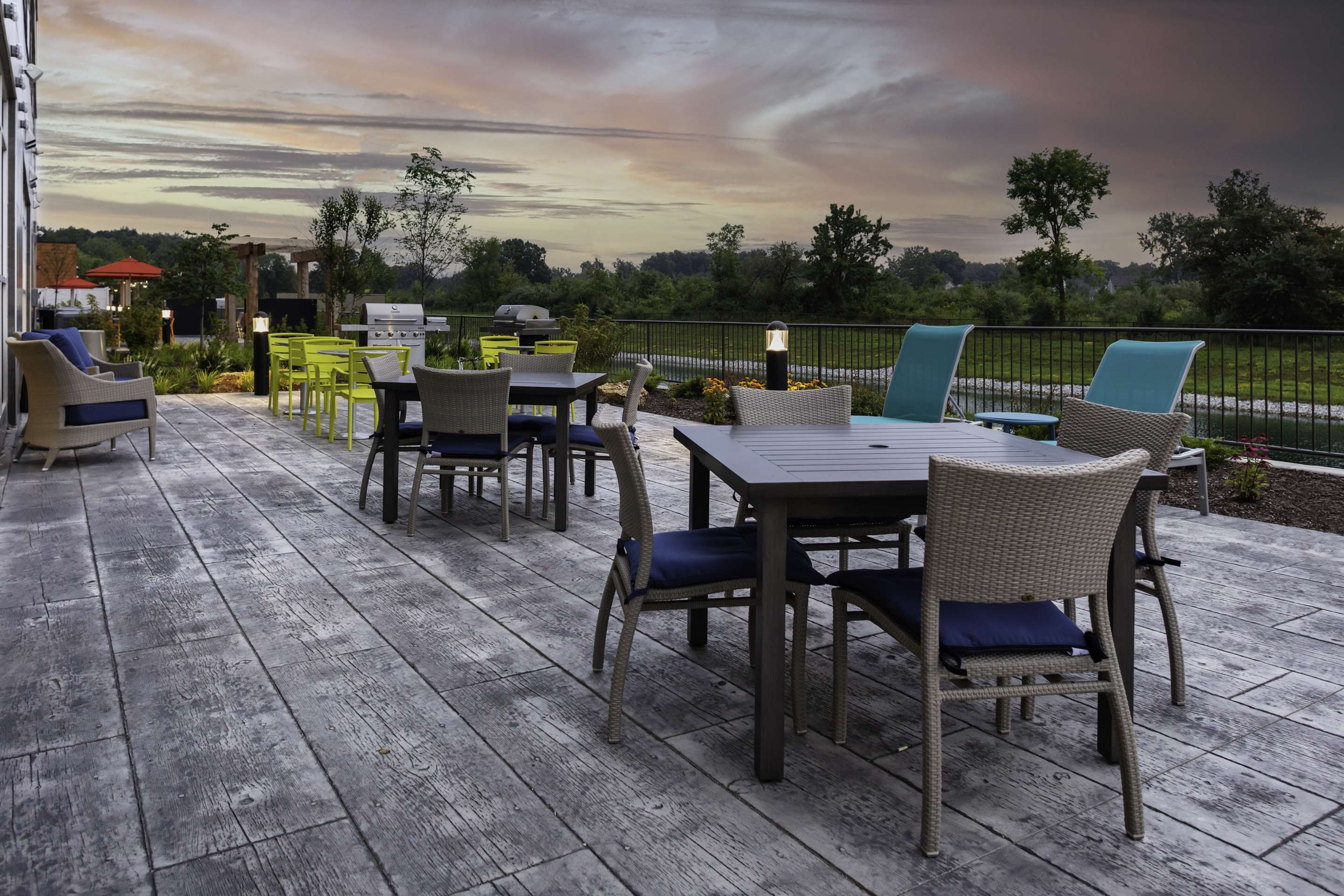 Restaurant | Home2 Suites by Hilton Fort Wayne North