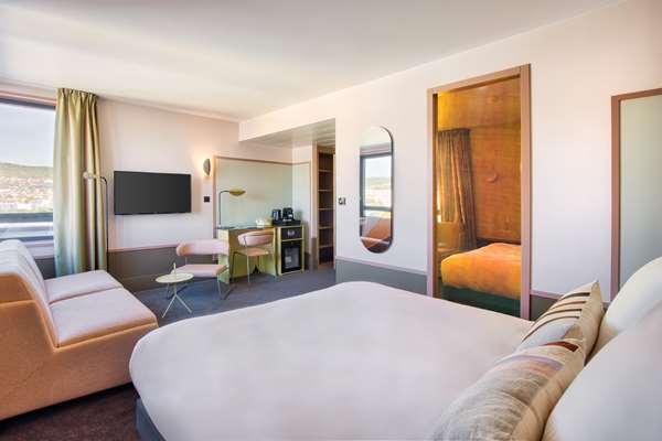 1 Queen Bed, Non-Smoking, Junior Suite, Sofabed