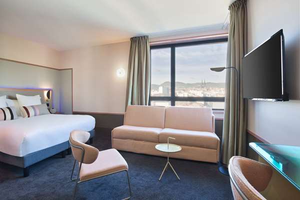 1 Queen Bed, Non-Smoking, Junior Suite, Sofabed