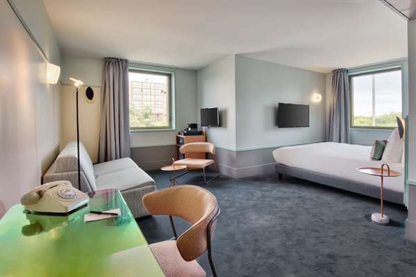 1 Queen Bed, Non-Smoking, Junior Suite, Sofabed