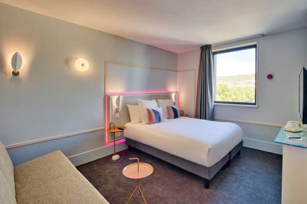 1 Queen Bed, Non-Smoking, Comfort Room, Sofabed For One Person