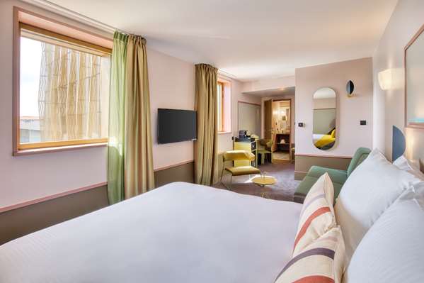 1 Queen Bed, Non-Smoking, Junior Suite, Sofabed