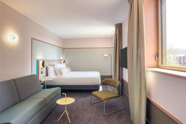 1 Queen Bed, Non-Smoking, Junior Suite, Sofabed