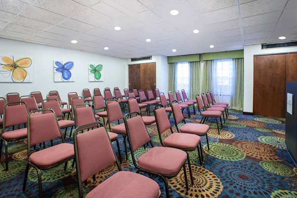  - Wingate by Wyndham Hotel Roseville - I-94, Exit 232