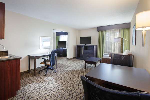  - Wingate by Wyndham Hotel Roseville - I-94, Exit 232