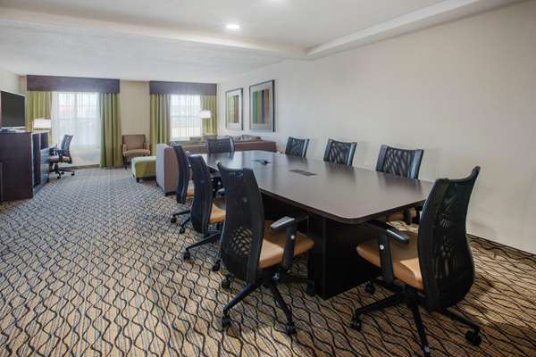 Suite - Wingate by Wyndham Hotel Roseville - I-94, Exit 232