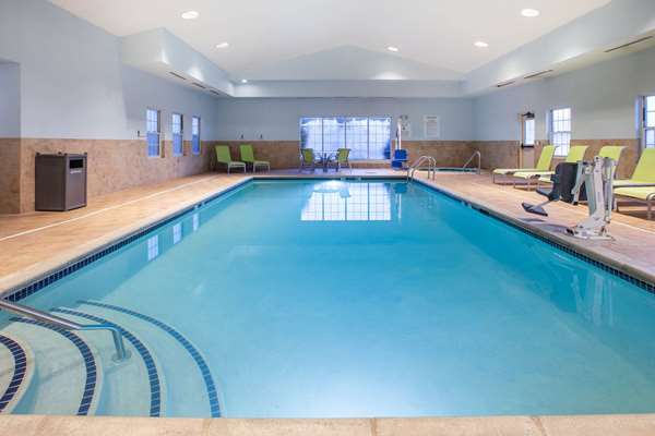 Pool - Wingate by Wyndham Hotel Roseville - I-94, Exit 232