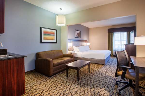 Suite - Wingate by Wyndham Hotel Roseville - I-94, Exit 232