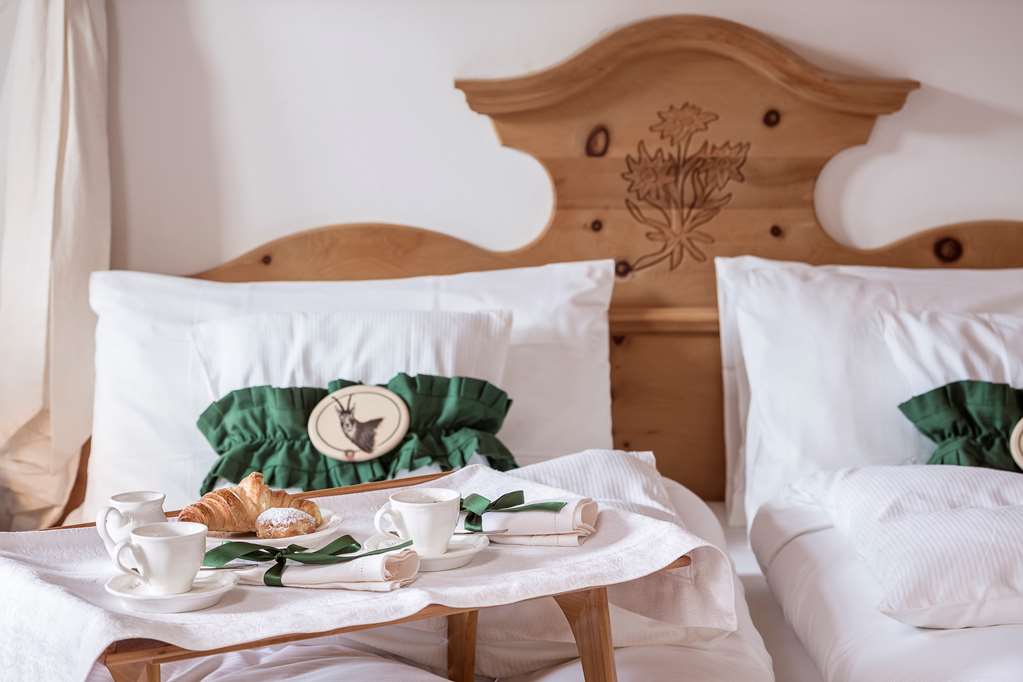 Chalet Del Sogno-guestroom-Guest Room Amenity,Honeymoon,On-Site.jpg