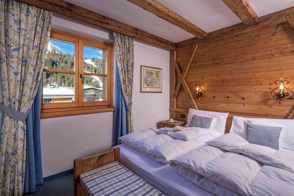 Chalet Del Sogno-guestroom-Guest Room,Bed,On-Site.jpg