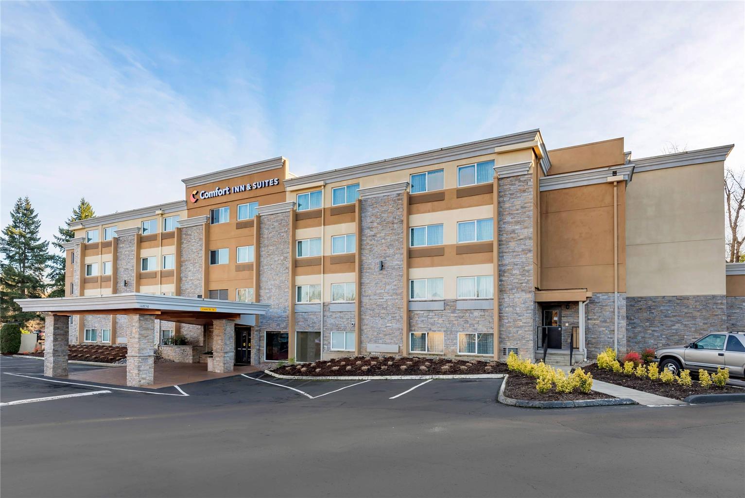 Comfort Inn & Suites Washington Square