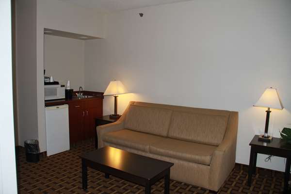 Suite - SureStay Plus Hotel by Best Western Coralville - I-80, Exit 242