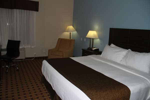 Suite - SureStay Plus Hotel by Best Western Coralville - I-80, Exit 242