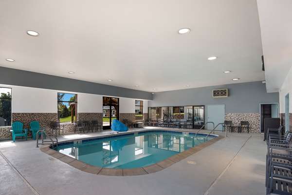 Pool - SureStay Plus Hotel by Best Western Coralville - I-80, Exit 242