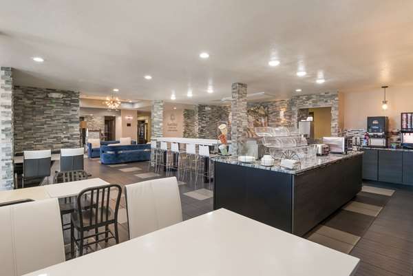 Restaurant - SureStay Plus Hotel by Best Western Coralville - I-80, Exit 242