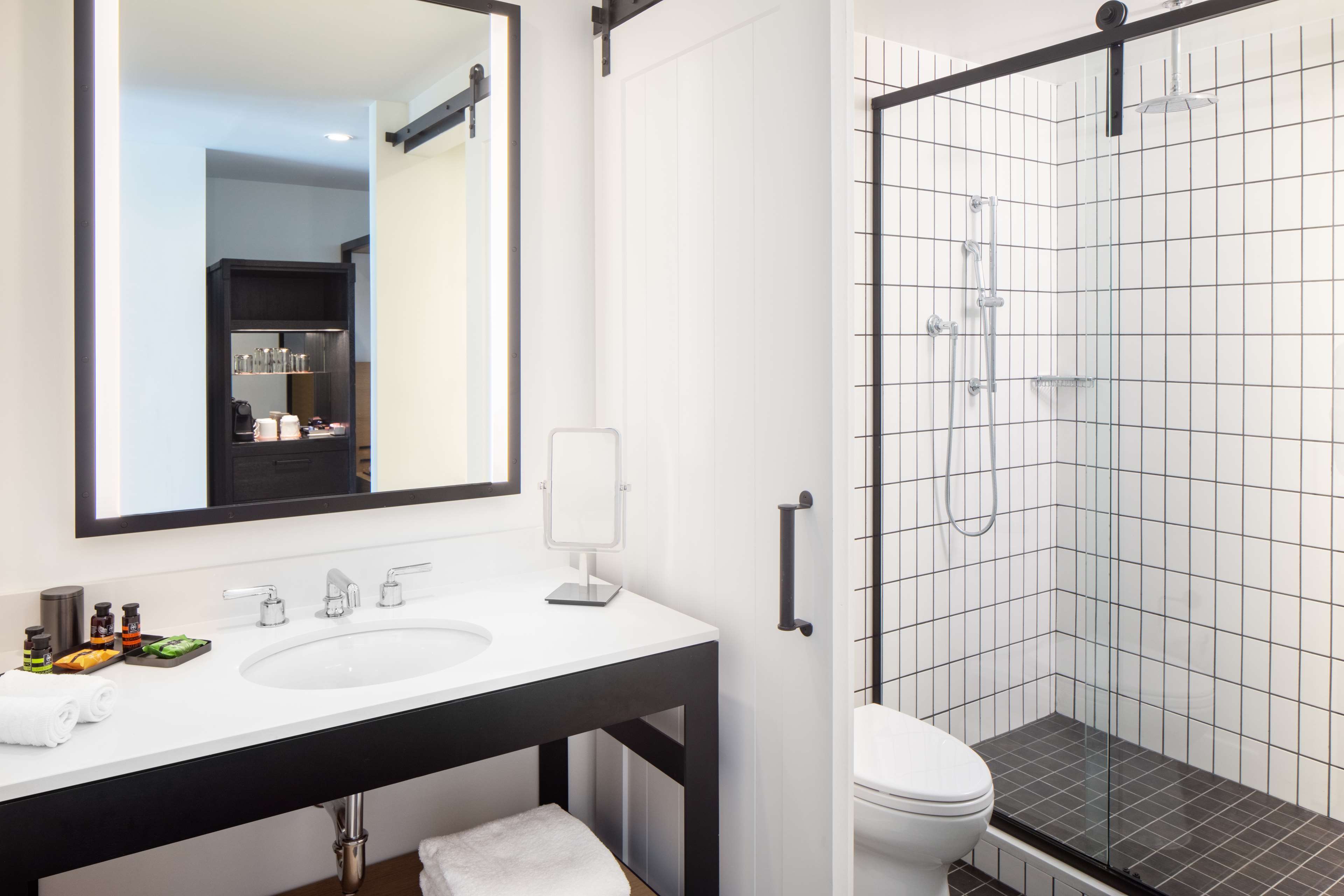 Canopy by Hilton Baltimore Harbor Point Room Type - King Room - Hearing Accessible