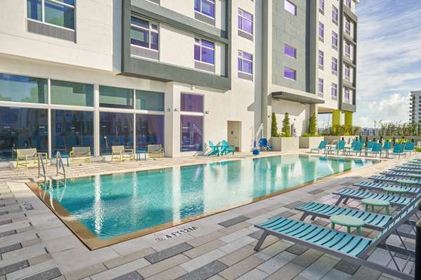 Pool - Home2 Suites by Hilton Downtown Fort Lauderdale