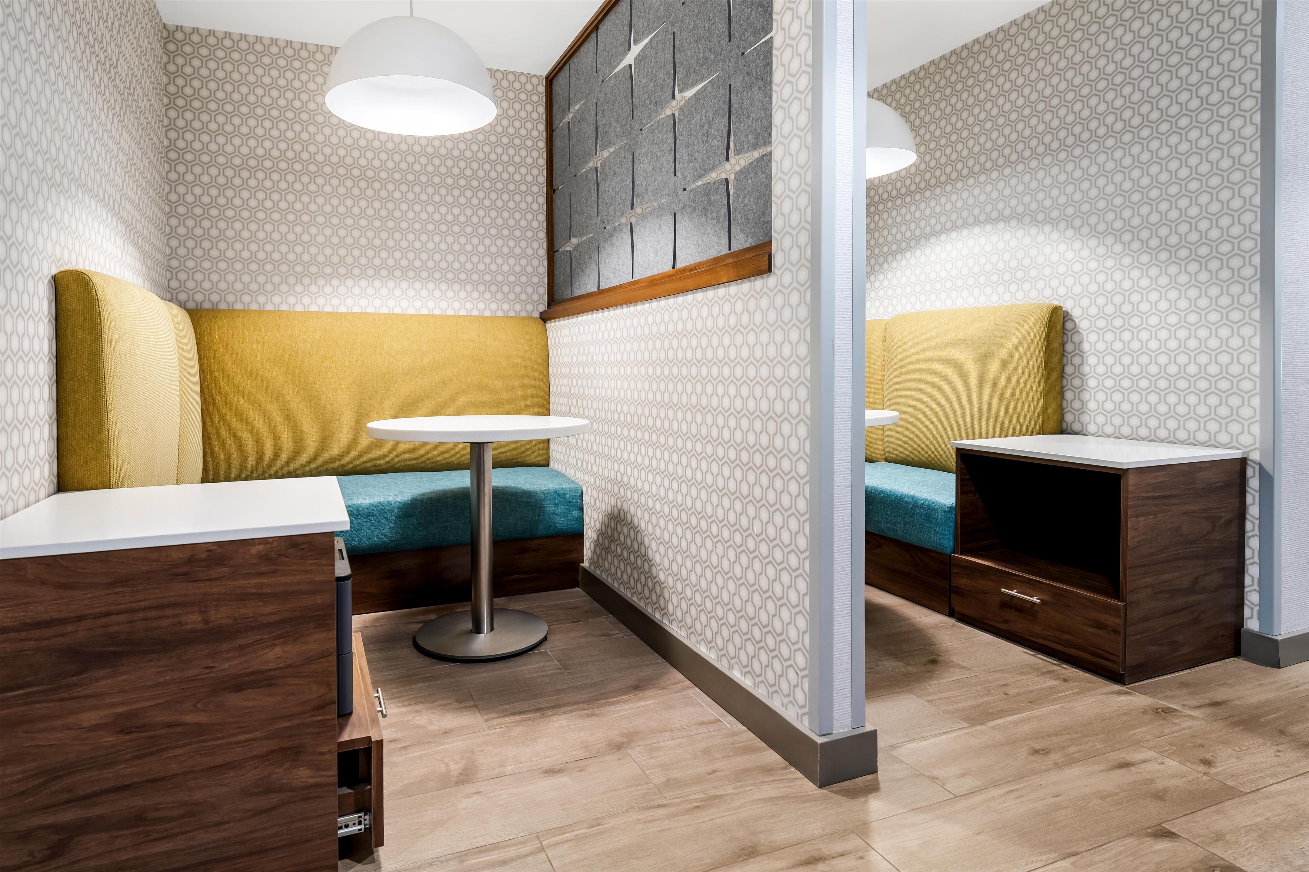 Business Center | Hampton Inn & Suites Pekin Peoria Area