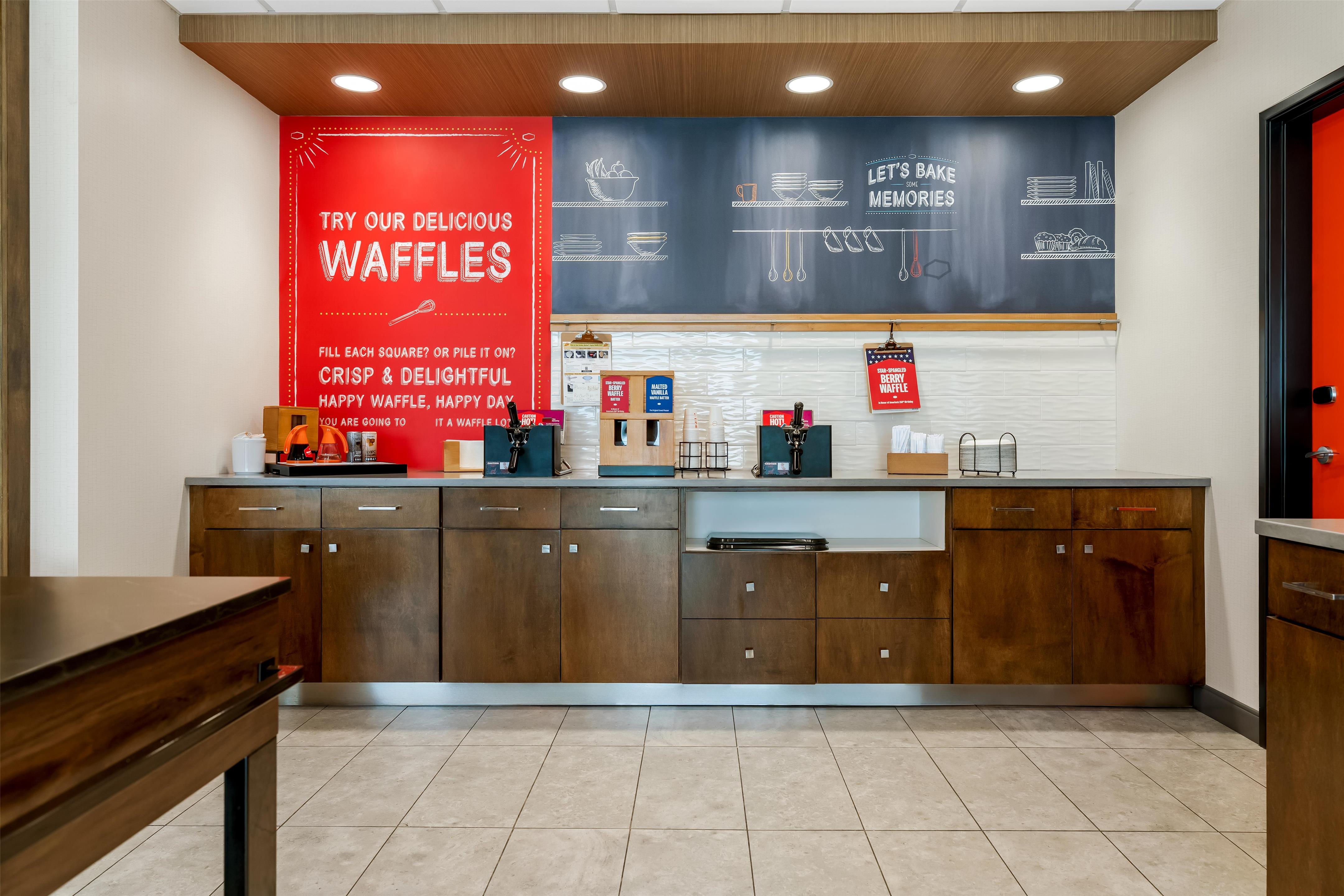 Breakfast Area | Hampton Inn & Suites Pekin Peoria Area