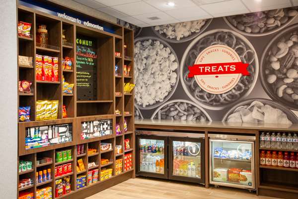 Restaurant - Hampton Inn & Suites Edmonton