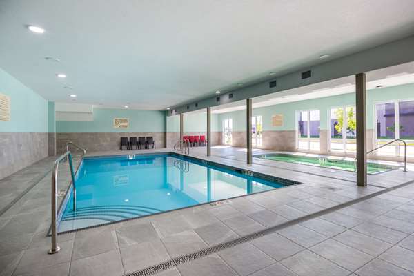 Pool - Hampton Inn & Suites Edmonton