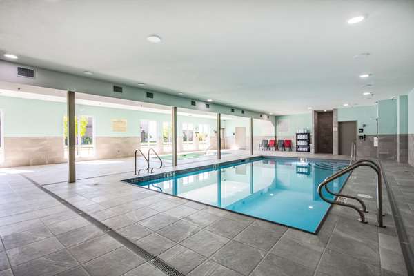 Pool - Hampton Inn & Suites Edmonton