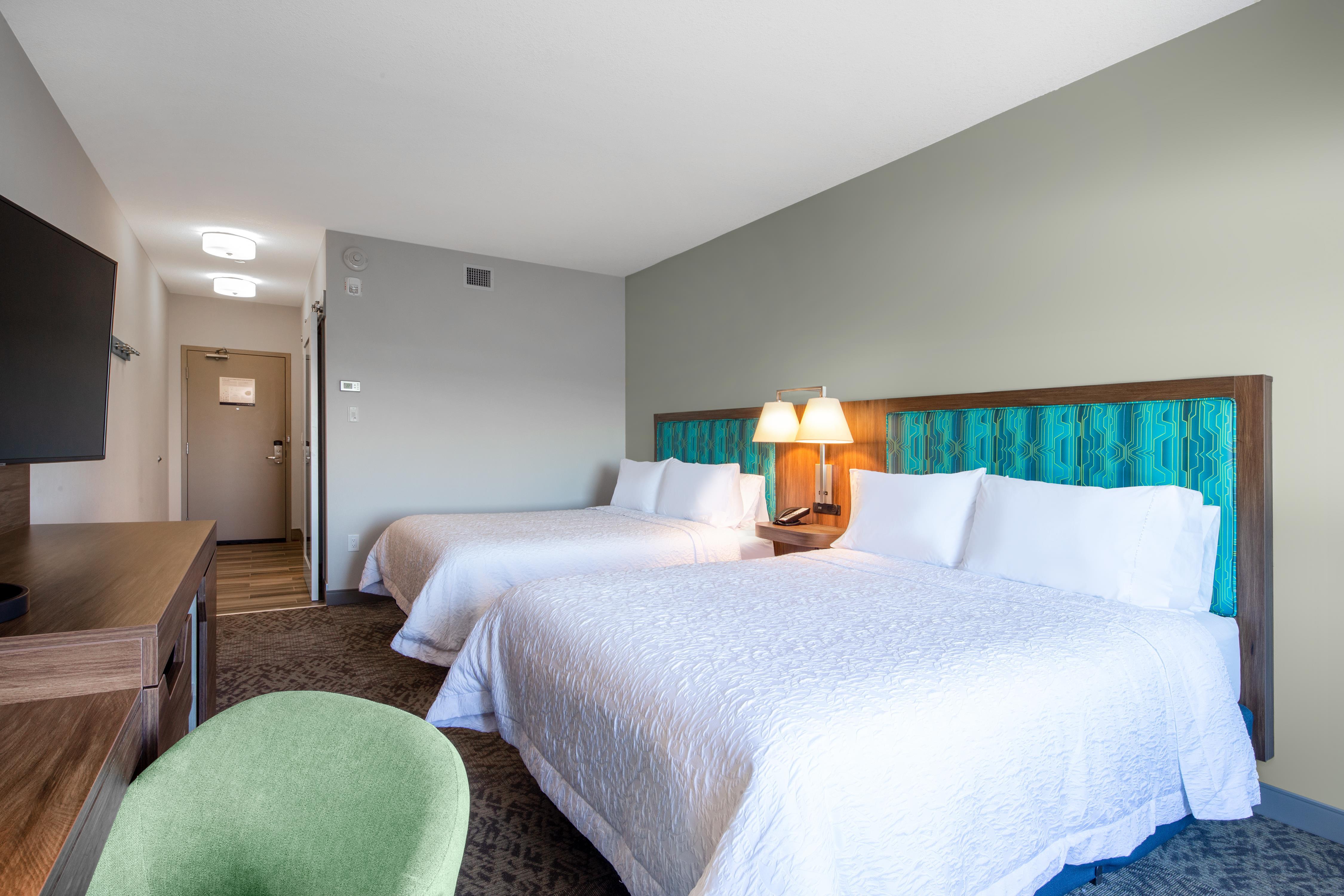 Hampton Inn & Suites Edmonton St. Albert Room Type - 2 QUEENS W  FRIDGE MICROWV