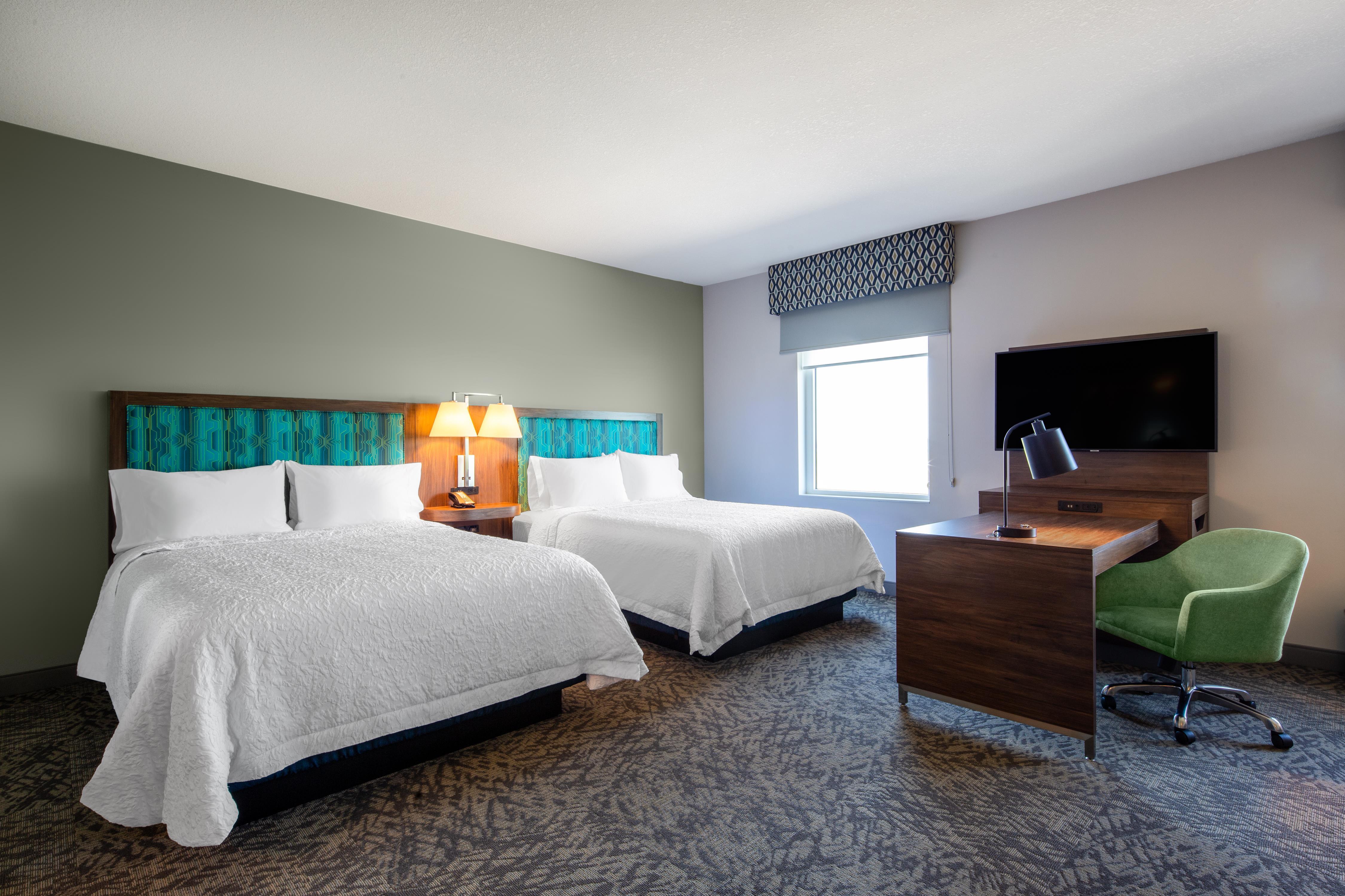 Hampton Inn & Suites Edmonton St. Albert Room Type - 2 QUEENS SUITE NONSMOKE