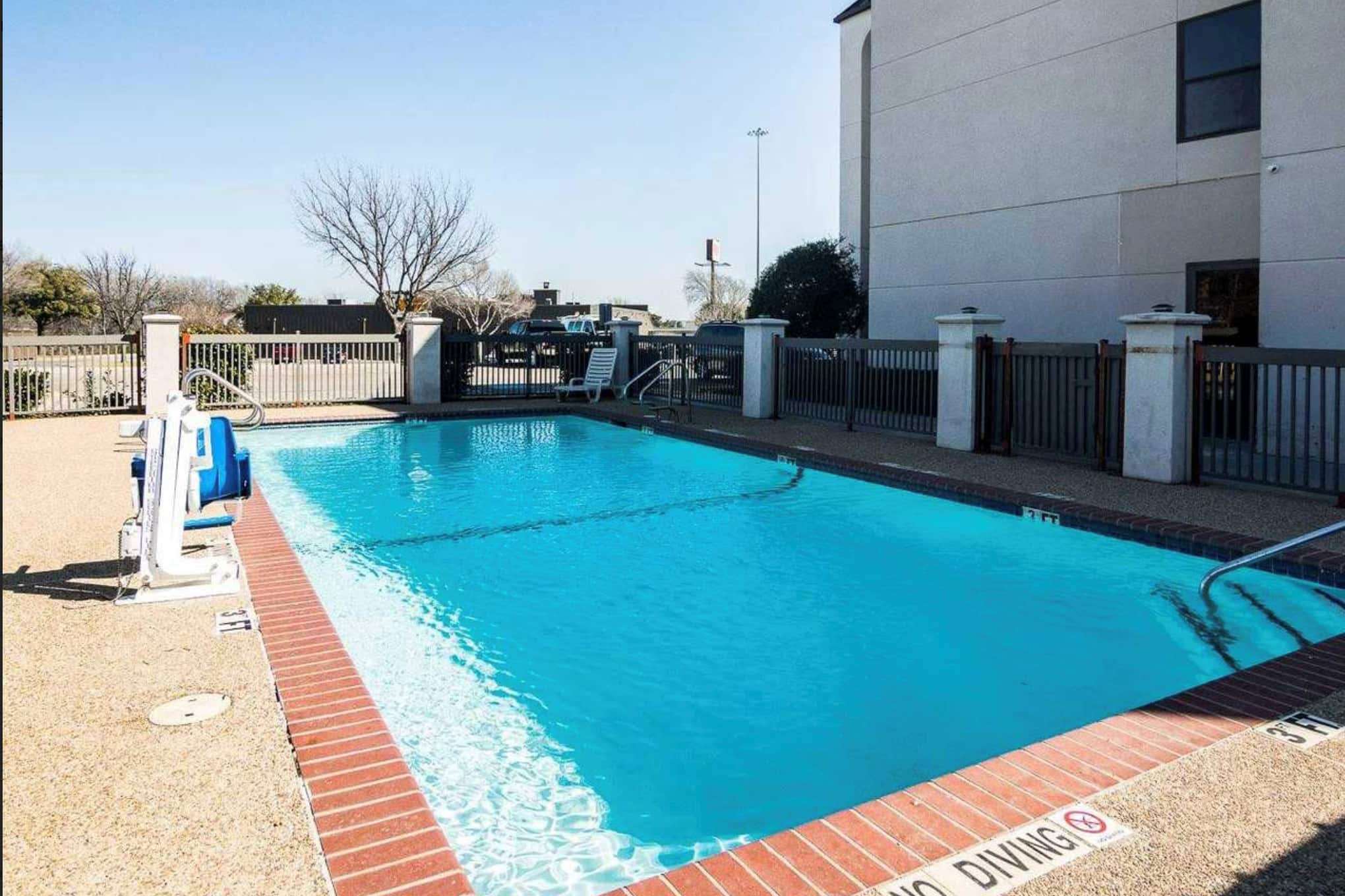Pool | Days Inn by Wyndham Fort Worth North / Fossil Creek