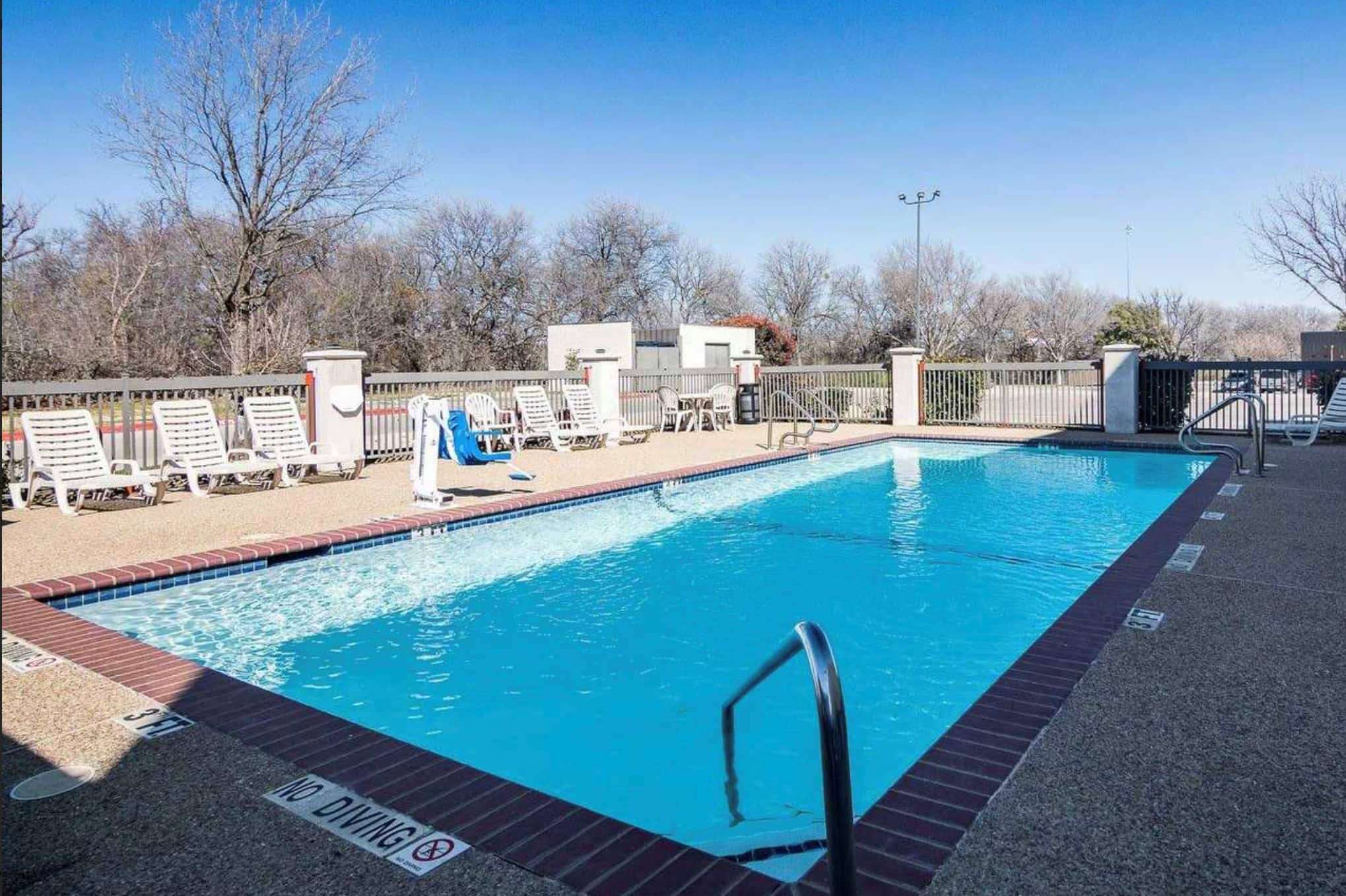 Pool | Days Inn by Wyndham Fort Worth North / Fossil Creek