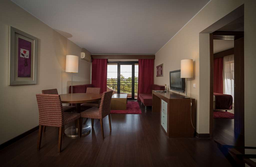 VILA GALE CASCAIS-guestroom-Guest Room,Suite,On-Site.jpg