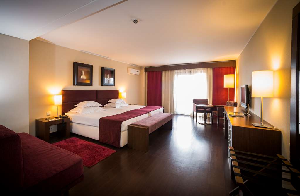 VILA GALE CASCAIS-guestroom-Guest Room,On-Site.jpg