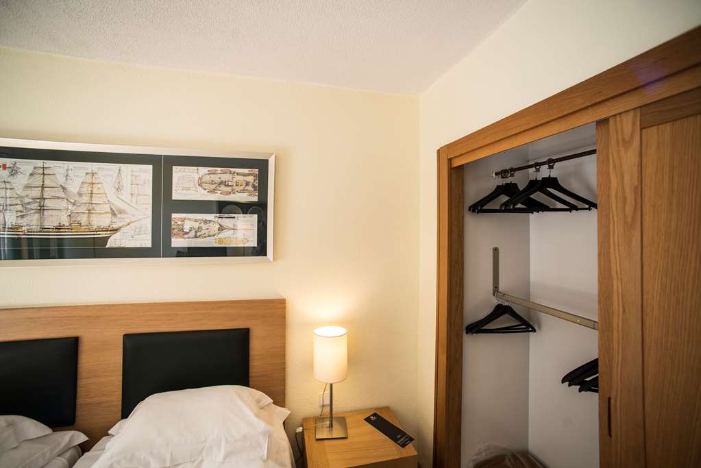 VILA GALE MARINA-guestroom-Guest Room,On-Site.jpg