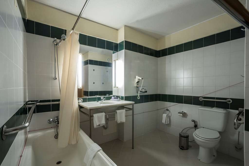 VILA GALE MARINA-guestroom-Guest Room,Bathroom,On-Site.jpg