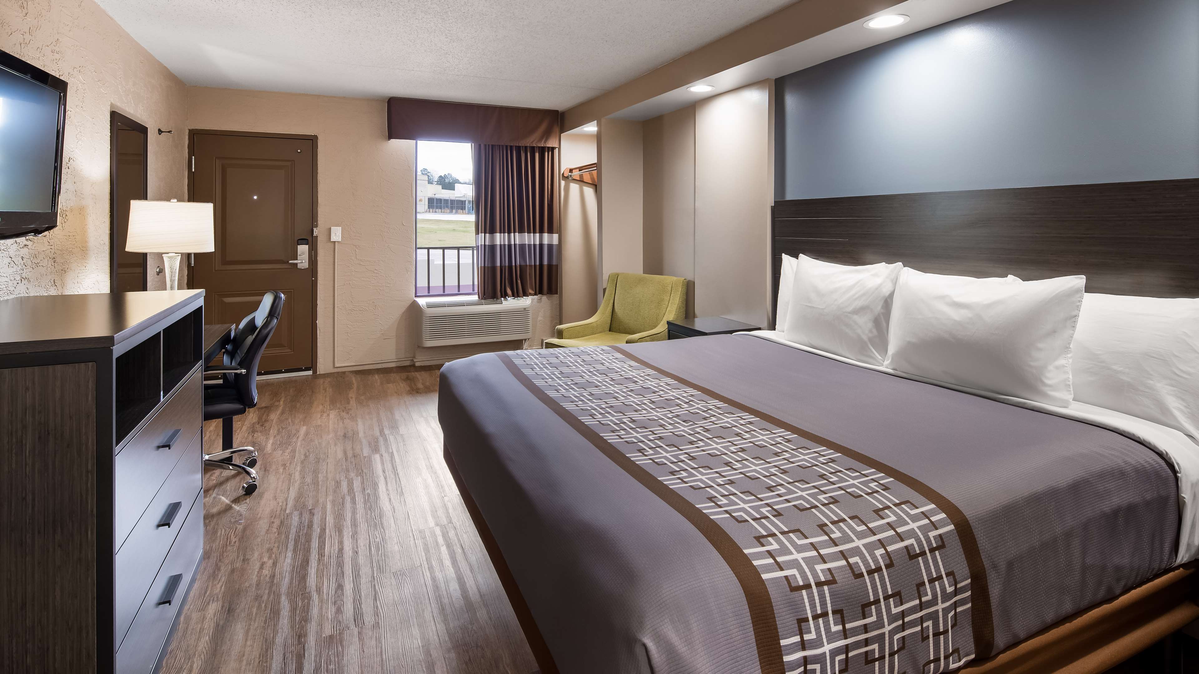 SureStay Hotel by Best Western Jasper Room Type - 1 King Bed, Non-Smoking, Flat Screen Television, Work Desk, Lounge Chair, Microwave And Refrigerator SureStay Hotel by Best Western Jasper Room Type - 1 King Bed, Non-Smoking, Flat Screen Television, Work Desk, Lounge Chair, Microwave And Refrigerator