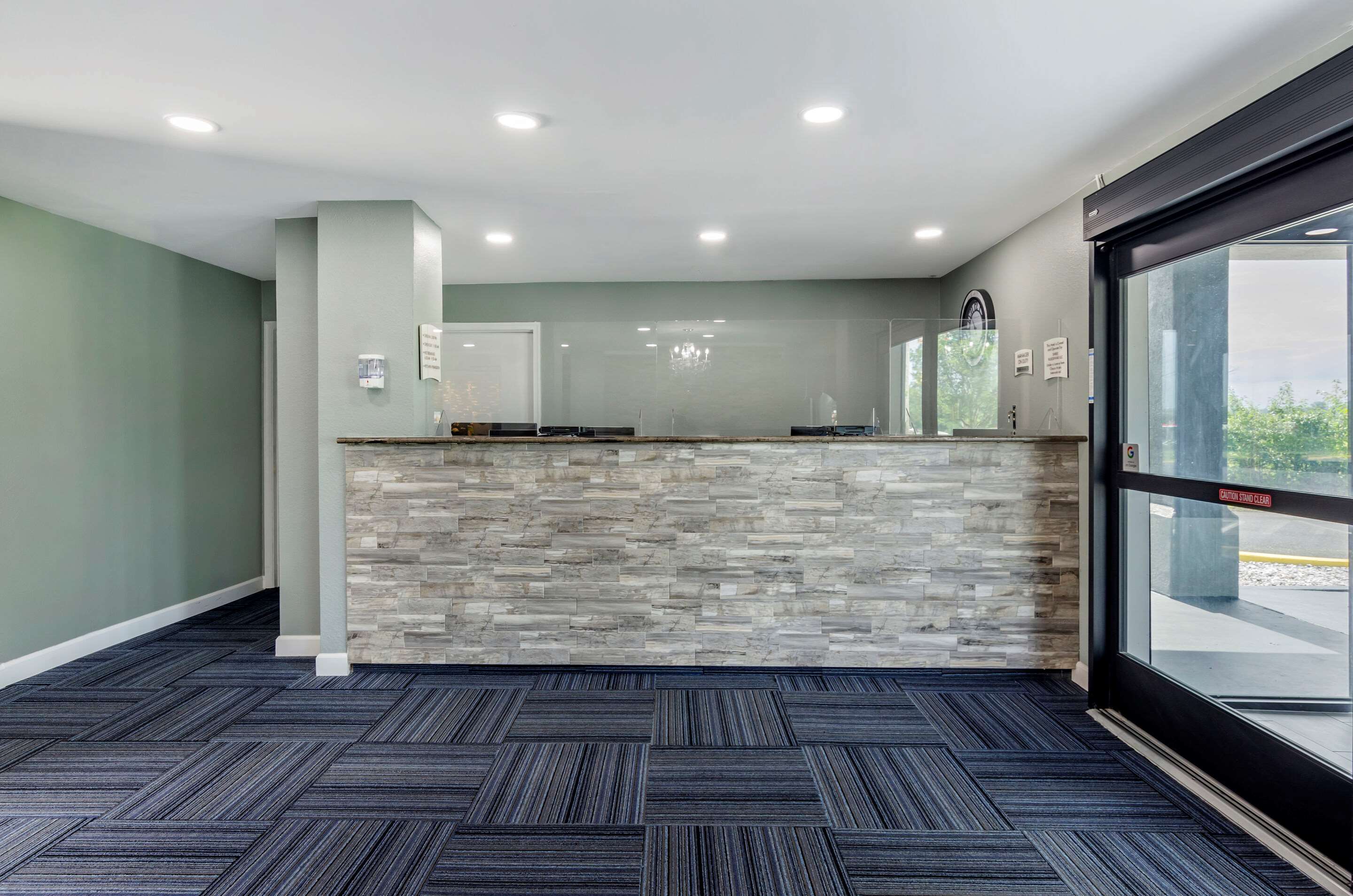 Front desk | Quality Inn Verona - Staunton North