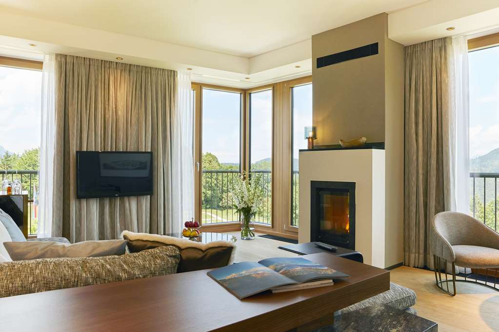 KEMPINSKI HOTEL BERCHTESGADEN-guestroom-Guest Room,TV and multimedia,On-Site.jpg