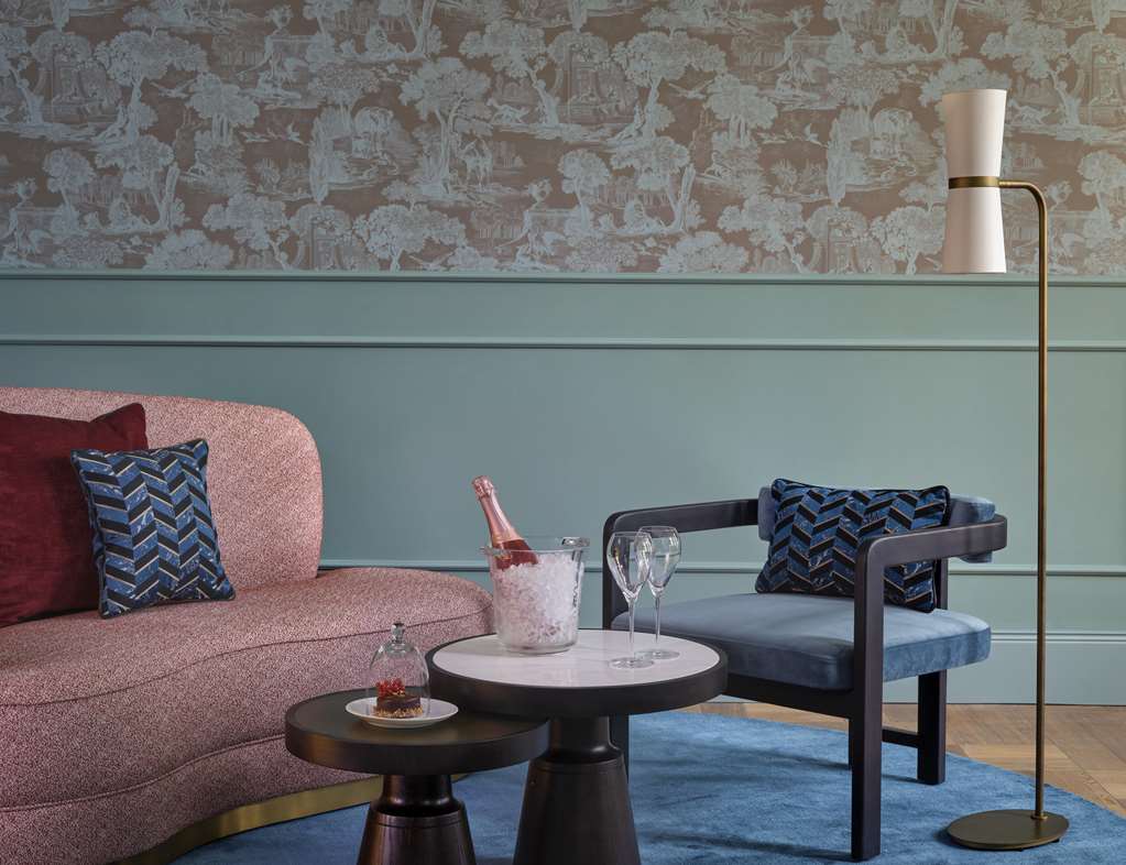 Kempinski Dresden-guestroom-Guest Room,Living Area,On-Site.jpg