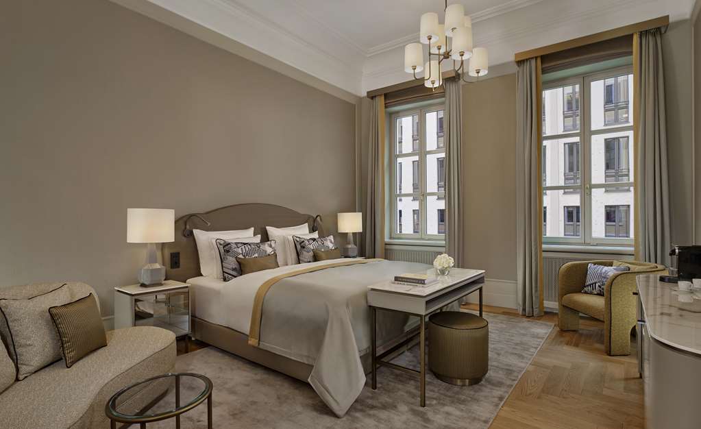 Kempinski Dresden-guestroom-Guest Room,On-Site.jpg