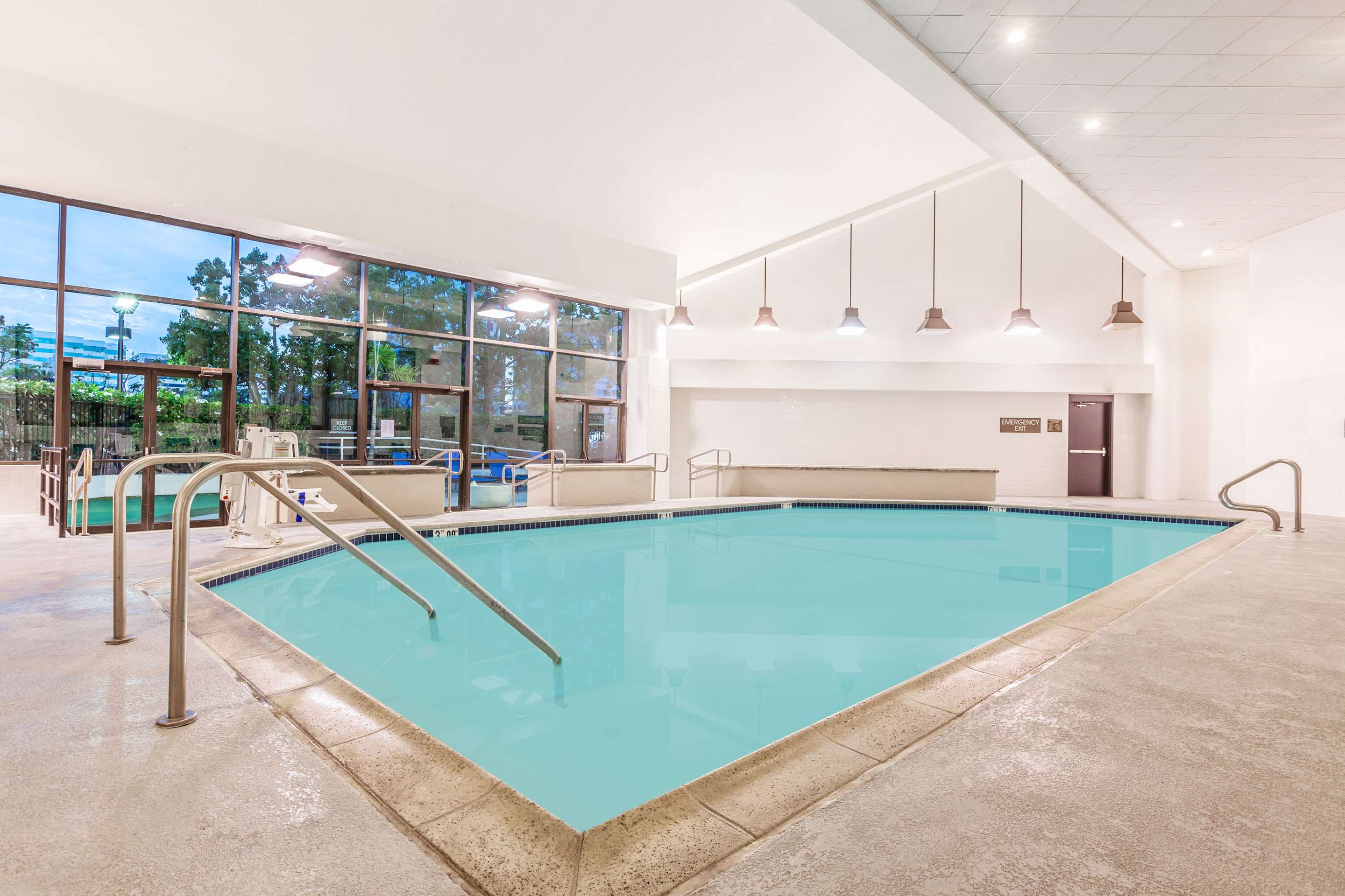 IRV SH Pool | Sonesta Irvine