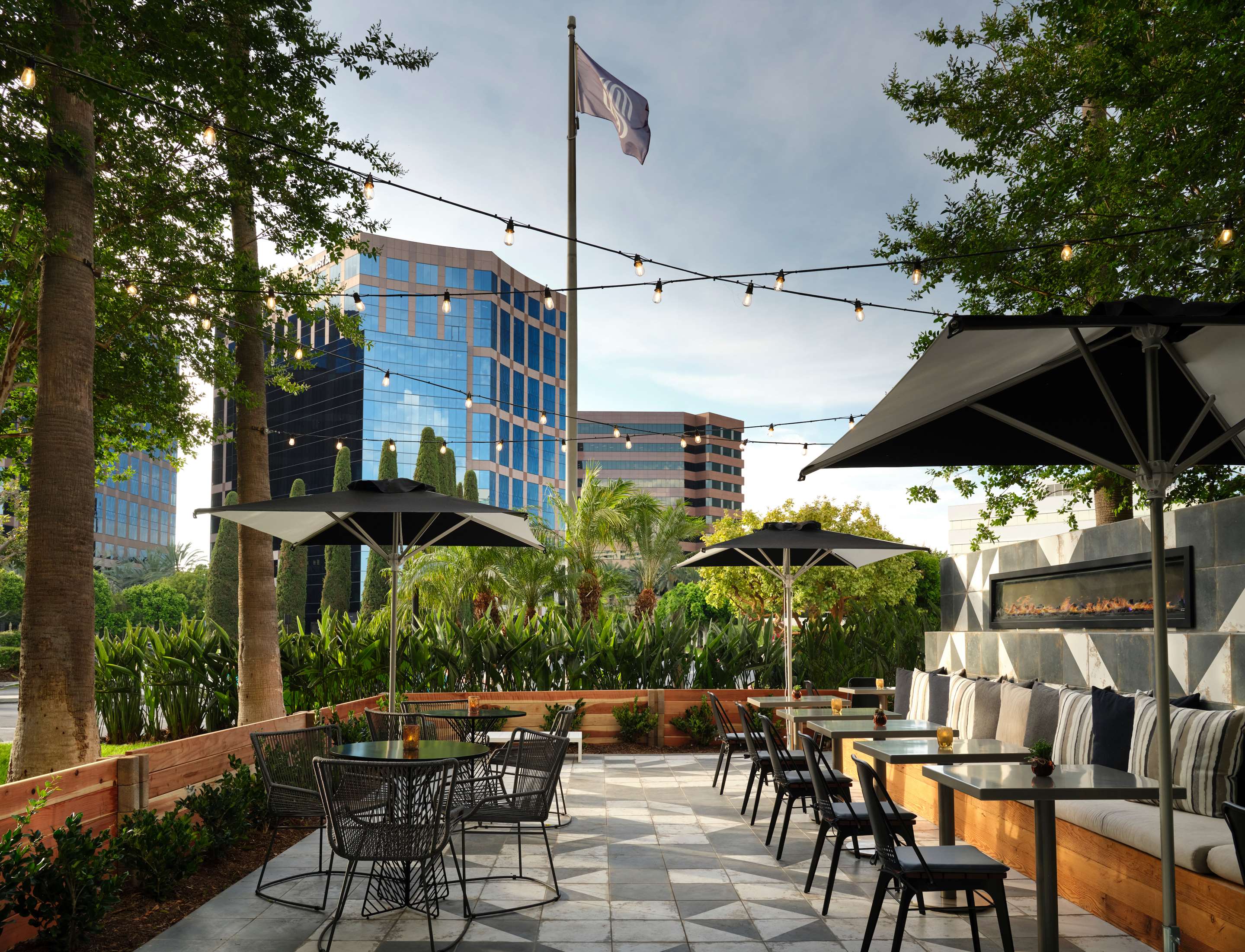 SHR Irvine Exterior MainPatio | Sonesta Irvine