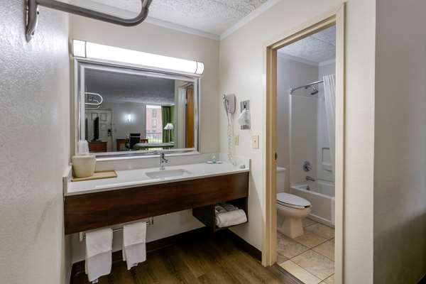  - Quality Inn Roxboro